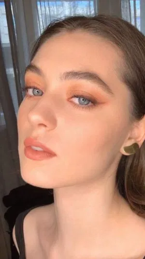 Pauline456, 25 years old from Canada