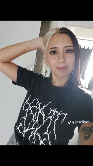 Jacika201, 20 years old from United Kingdom
