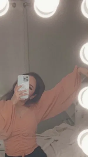 Eileen, 23 years old from Ireland