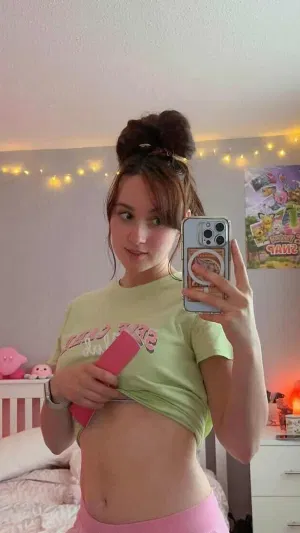 Elliey98, 25 years old from United States