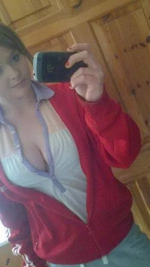 Evelyn265, 25 years old from Canada