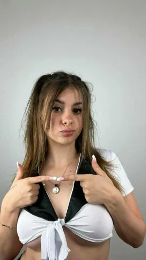 Zara777, 22 years old from United States