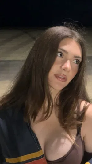 Emily563, 23 years old from France