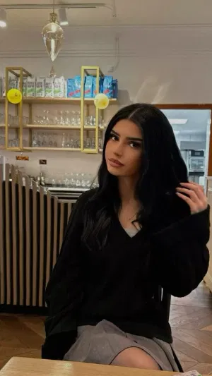 June67, 25 years old from United Kingdom