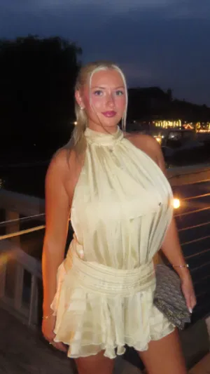 Eleanor856, 25 years old from France