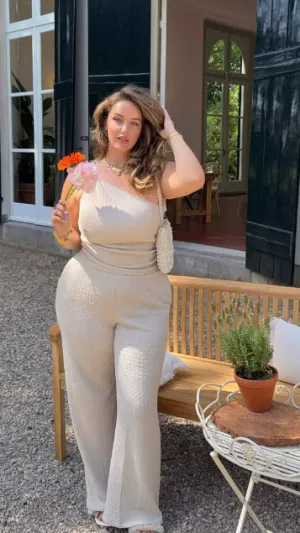 Theresa, 25 years old from United States