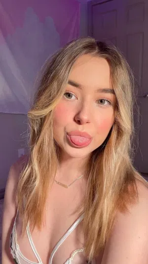 Amelia912, 21 years old from United States