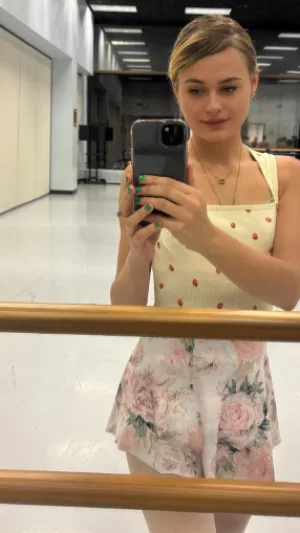 Lucia000, 21 years old from Ireland