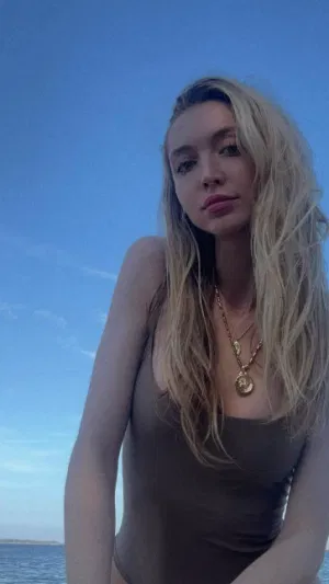 Green524, 23 years old from United States