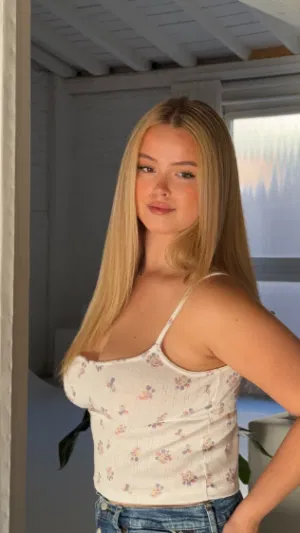 Valeria000, 25 years old from Canada