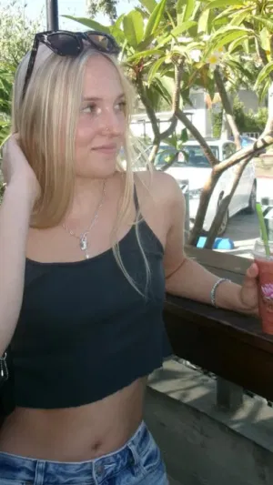 Dianne596, 23 years old from Canada