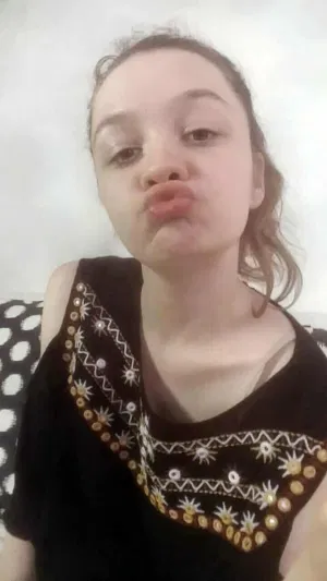 Hot-00, 22 years old from United States