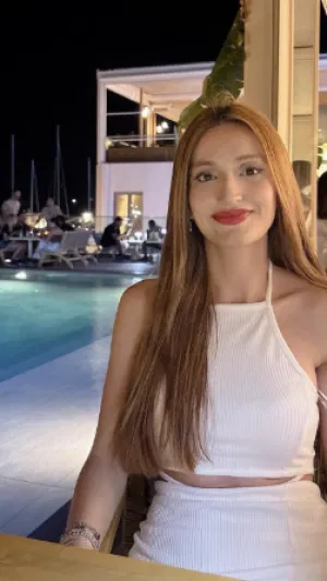 Alice3333, 23 years old from France