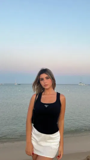Allison111, 23 years old from France