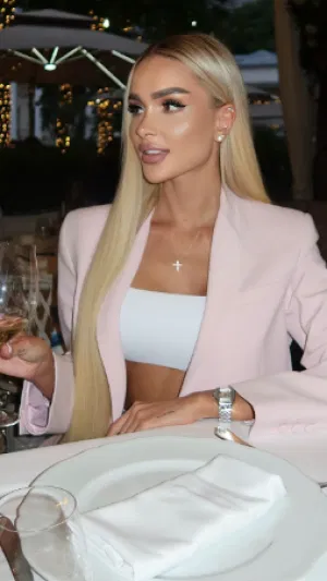 Astrid111, 23 years old from France