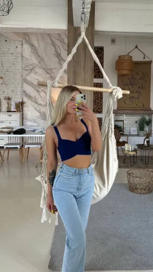 Aura's Profile Photo