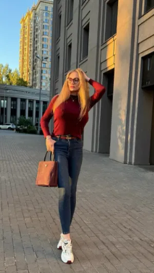 Effie555, 23 years old from Ireland