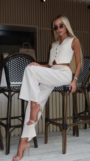 Emilia44, 23 years old from Ireland