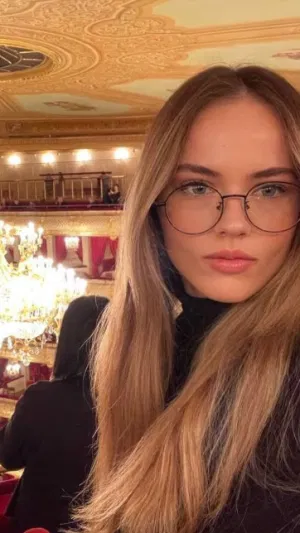 Violet542, 23 years old from Ireland