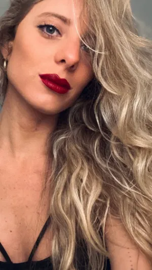 Gabrielle45, 24 years old from Canada