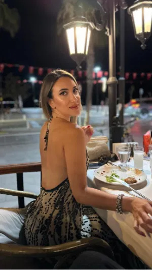 Hallie444, 24 years old from Canada