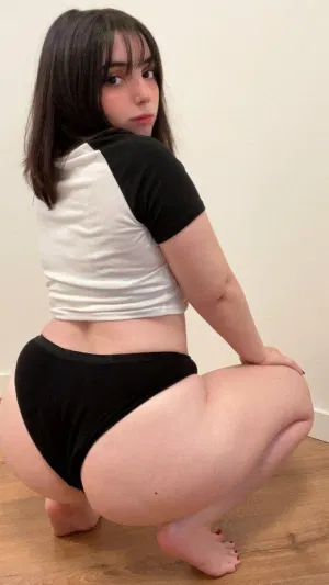 Andriea232, 23 years old from United Kingdom