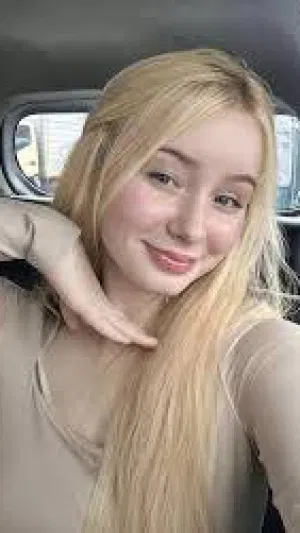 Octavia64t5, 24 years old from Canada