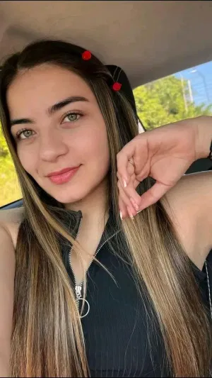 Azalea45, 26 years old from Canada