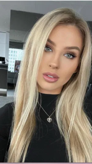 Elodie658, 23 years old from Canada