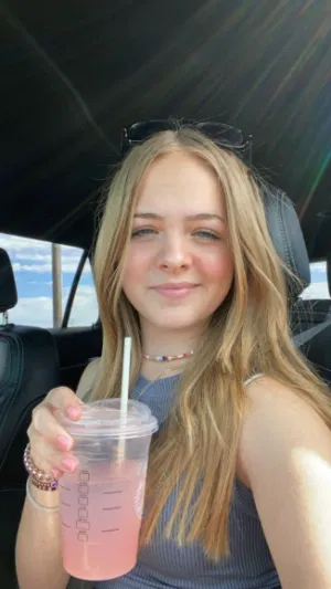 Amaya000, 23 years old from Ireland