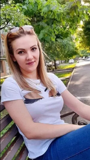 Olive1212, 22 years old from Canada