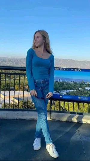 fcgfsfa, 23 years old from United States