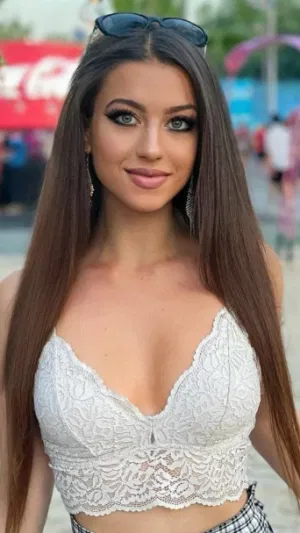 Chloe, 23 years old from United Kingdom