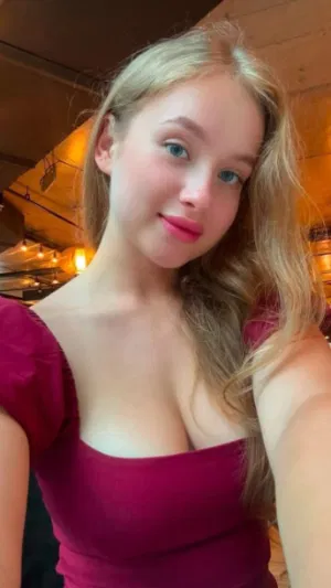 Alice000, 23 years old from Canada