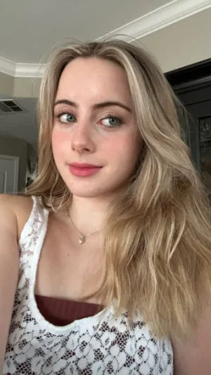 Liliana000, 23 years old from France