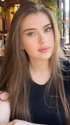 Everly000, 23 years old from France