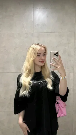 Rhasi's Profile Photo