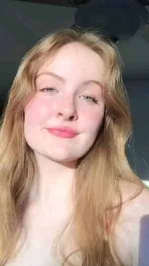 Alba222, 23 years old from Canada