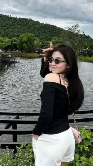 Emily321, 23 years old from United Kingdom