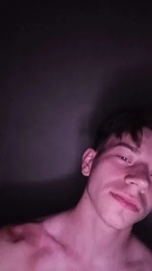 Revv, 18 years old from Austria