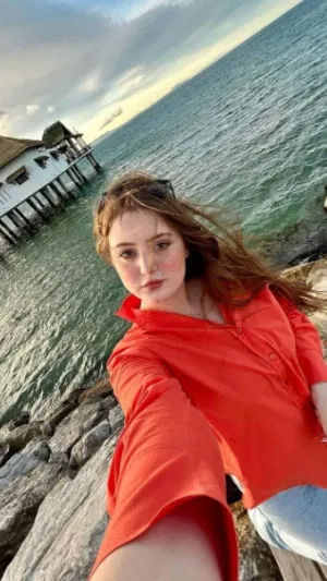 Anna000, 23 years old from France