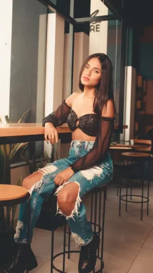 Vienna35, 26 years old from France