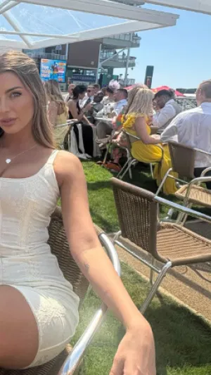 Aline0012, 23 years old from Canada