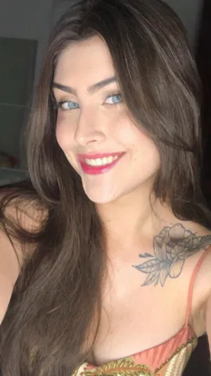 Adrienne112, 23 years old from Canada