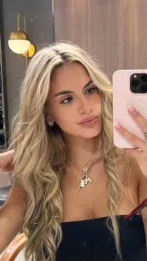 Aggie, 23 years old from Canada