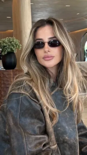 Aileen111, 22 years old from Canada