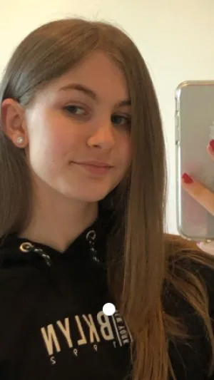 Alexa0000, 22 years old from Canada