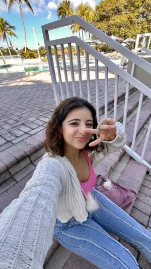 anat436342, 21 years old from United States