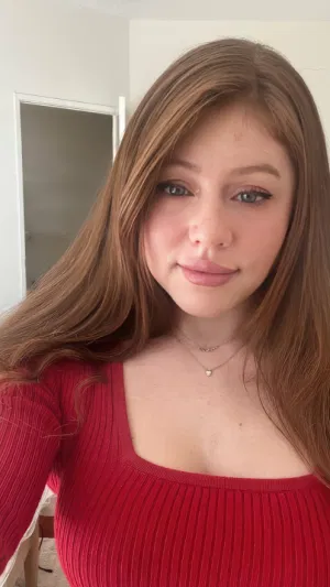 Shelby34, 25 years old from France