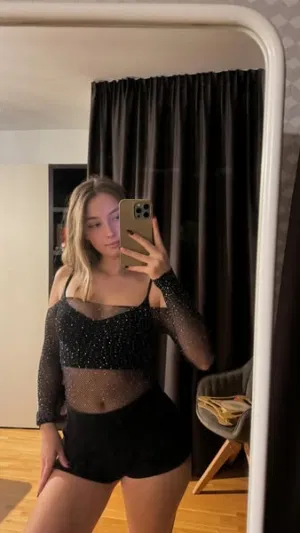 se_xy, 19 years old from Australia